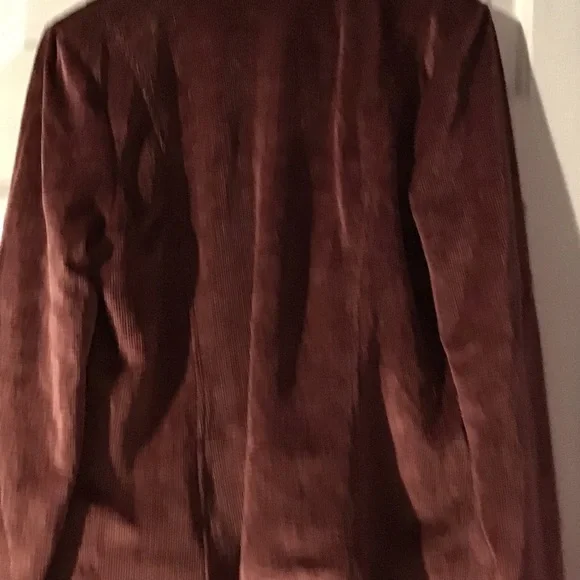 Isaac Mizrahi Women's Velvet Burgundy Blazer - Picture 5 of 5